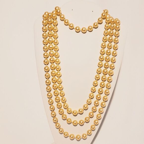 Orange beaded necklaces - Picture 1 of 3